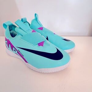 Nike Indoor Soccer Shoes - Designed use on street, court and indoor surfaces